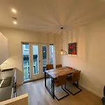דירה Stylish House In The Heart Of Center ברדה