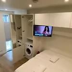Stylish House In The Heart Of Center ברדה