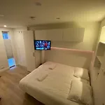 דירה Stylish House In The Heart Of Center ברדה