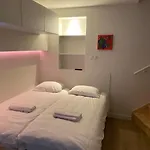 דירה Stylish House In The Heart Of Center ברדה