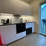Stylish House In The Heart Of Center דירה ברדה