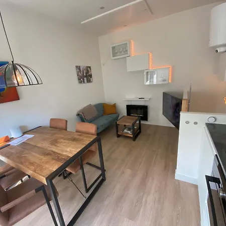 Stylish House In The Heart Of Center Apartment *