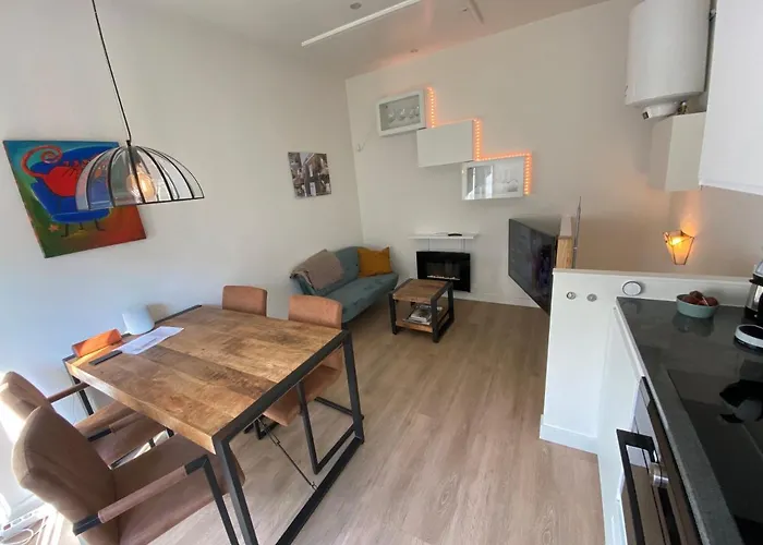 Stylish House In The Heart Of Center 公寓 *